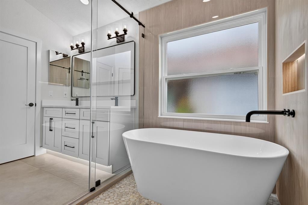For Sale: $549,900 (3 beds, 2 baths, 1719 Square Feet)
