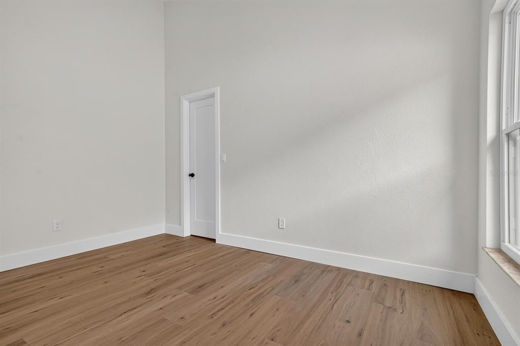 For Sale: $549,900 (3 beds, 2 baths, 1719 Square Feet)
