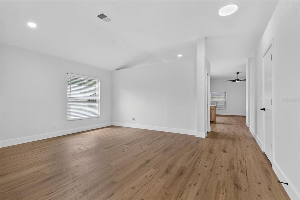 For Sale: $549,900 (3 beds, 2 baths, 1719 Square Feet)