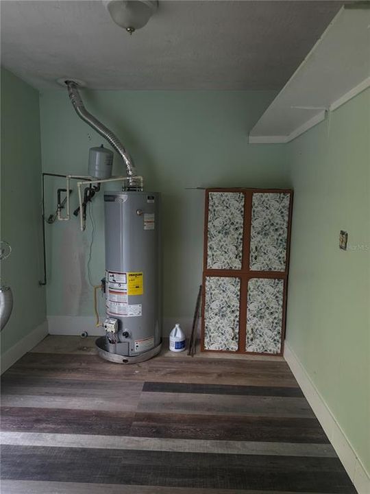 For Rent: $1,700 (3 beds, 1 baths, 1085 Square Feet)