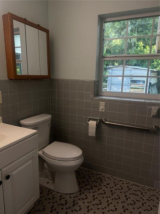For Rent: $1,700 (3 beds, 1 baths, 1085 Square Feet)
