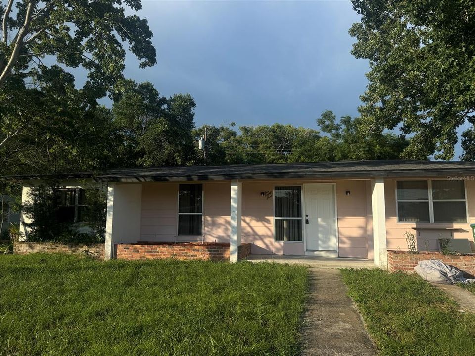 For Rent: $1,700 (3 beds, 1 baths, 1085 Square Feet)