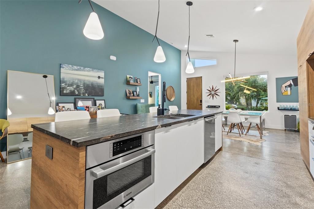 En Venta: $825,000 (3 camas, 2 baños, 1881 Pies cuadrados)
