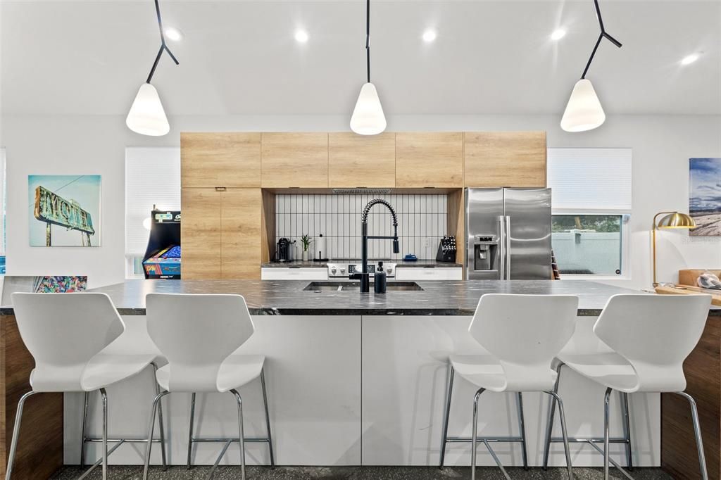 En Venta: $825,000 (3 camas, 2 baños, 1881 Pies cuadrados)