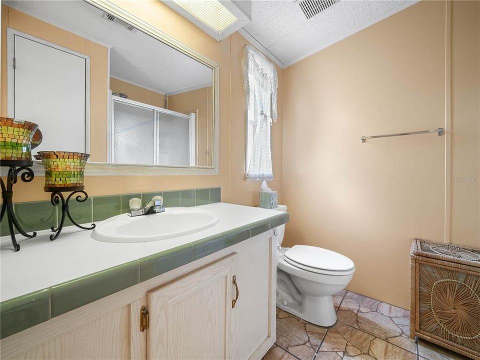 For Sale: $165,000 (2 beds, 2 baths, 864 Square Feet)