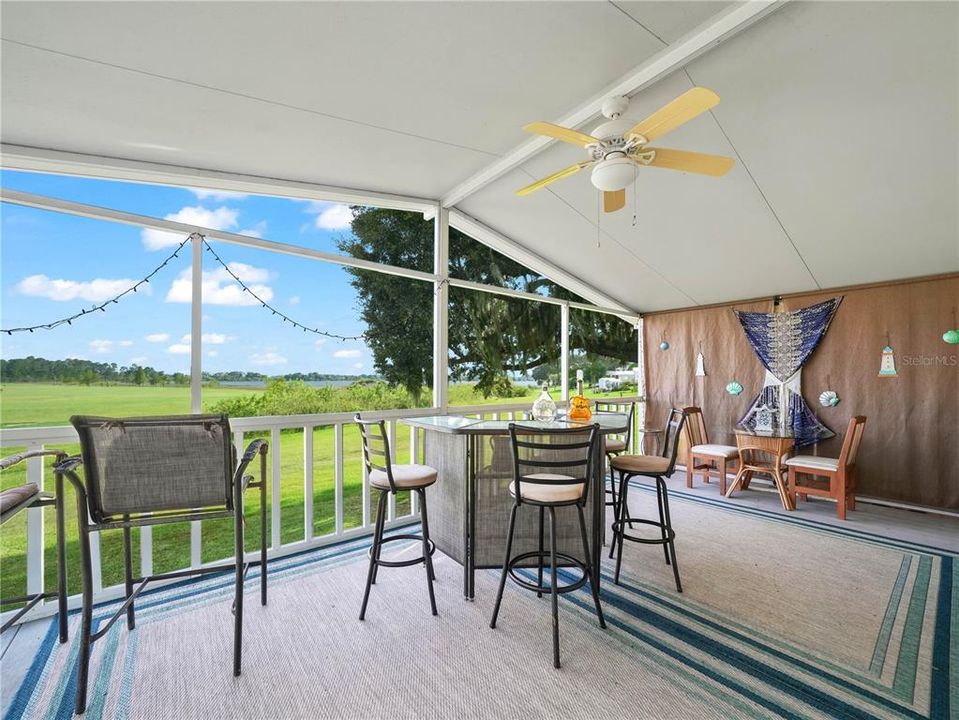 For Sale: $165,000 (2 beds, 2 baths, 864 Square Feet)