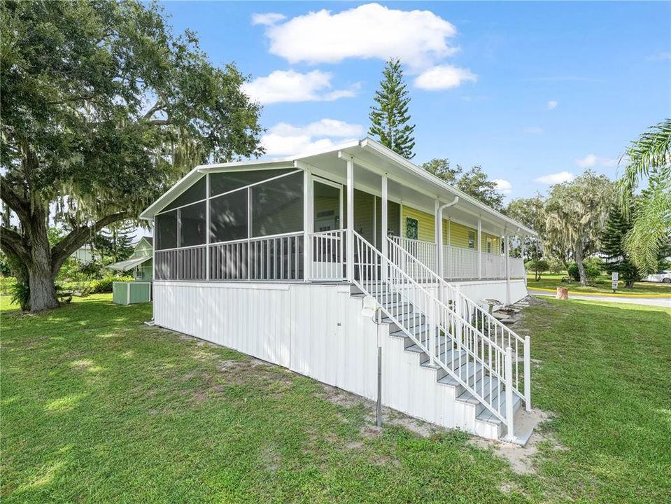 For Sale: $165,000 (2 beds, 2 baths, 864 Square Feet)