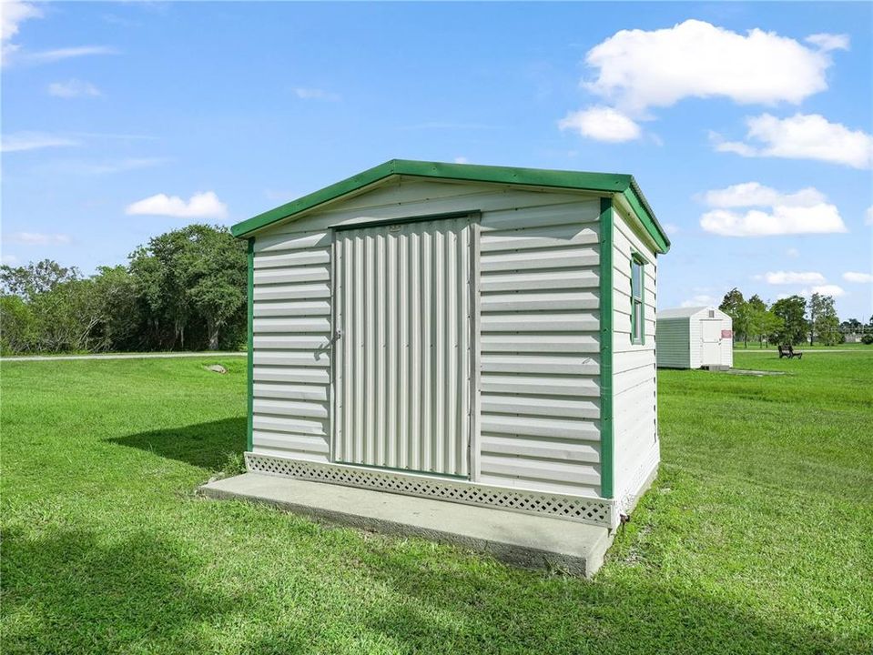 For Sale: $165,000 (2 beds, 2 baths, 864 Square Feet)