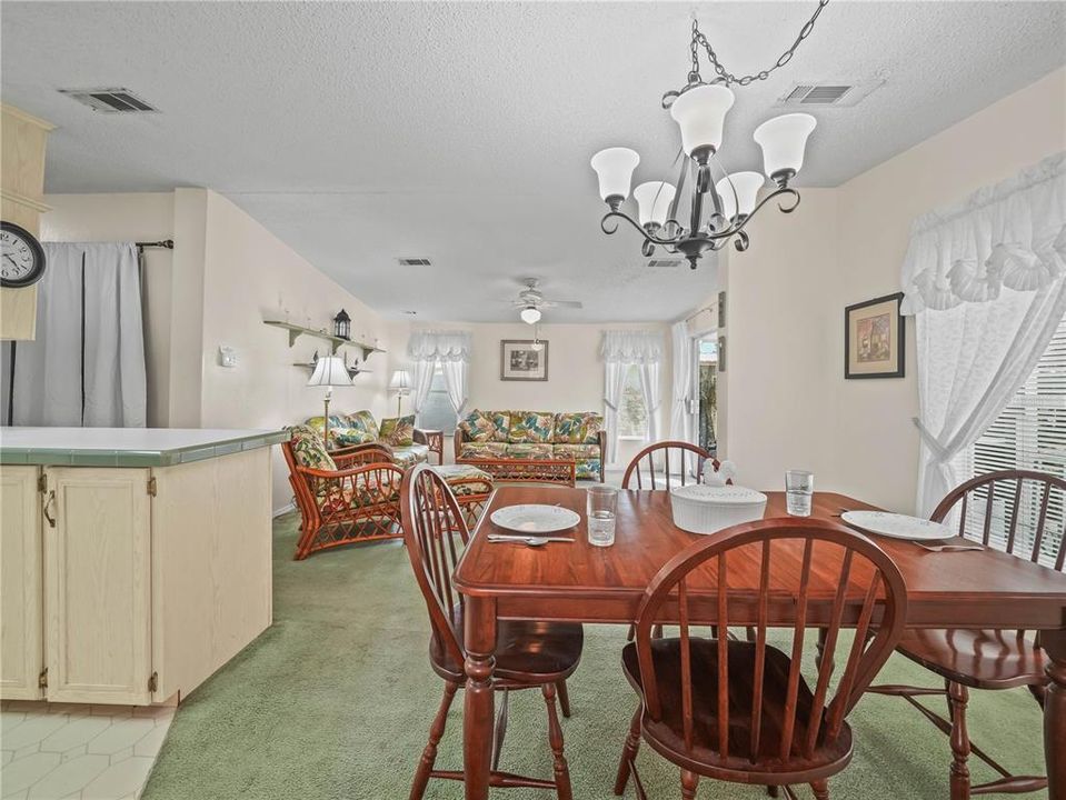 For Sale: $165,000 (2 beds, 2 baths, 864 Square Feet)
