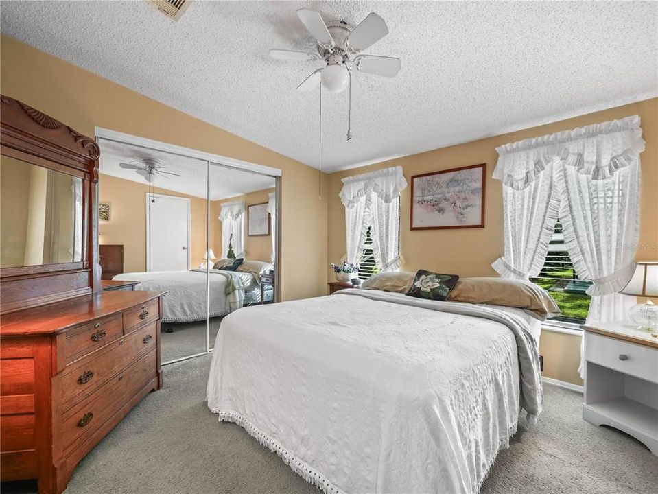 For Sale: $165,000 (2 beds, 2 baths, 864 Square Feet)