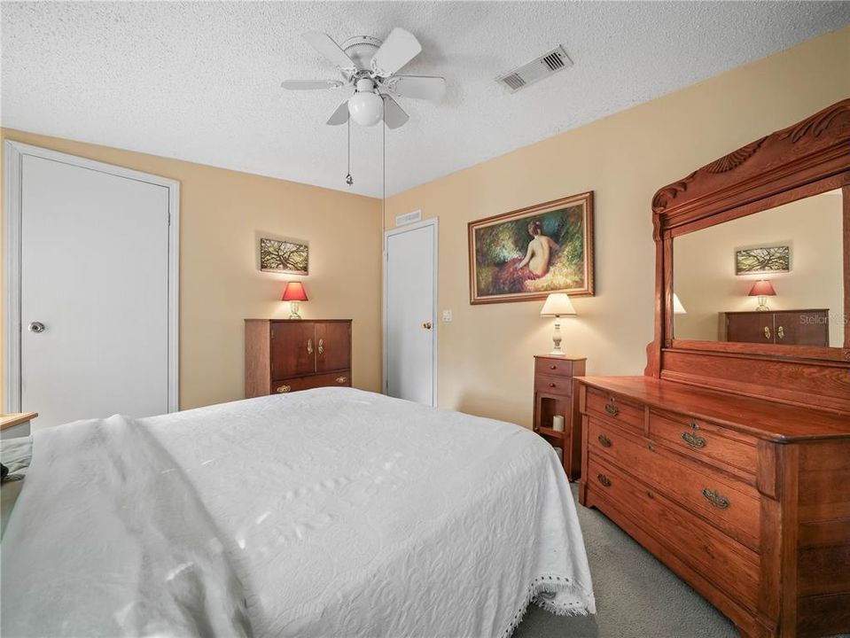 For Sale: $165,000 (2 beds, 2 baths, 864 Square Feet)