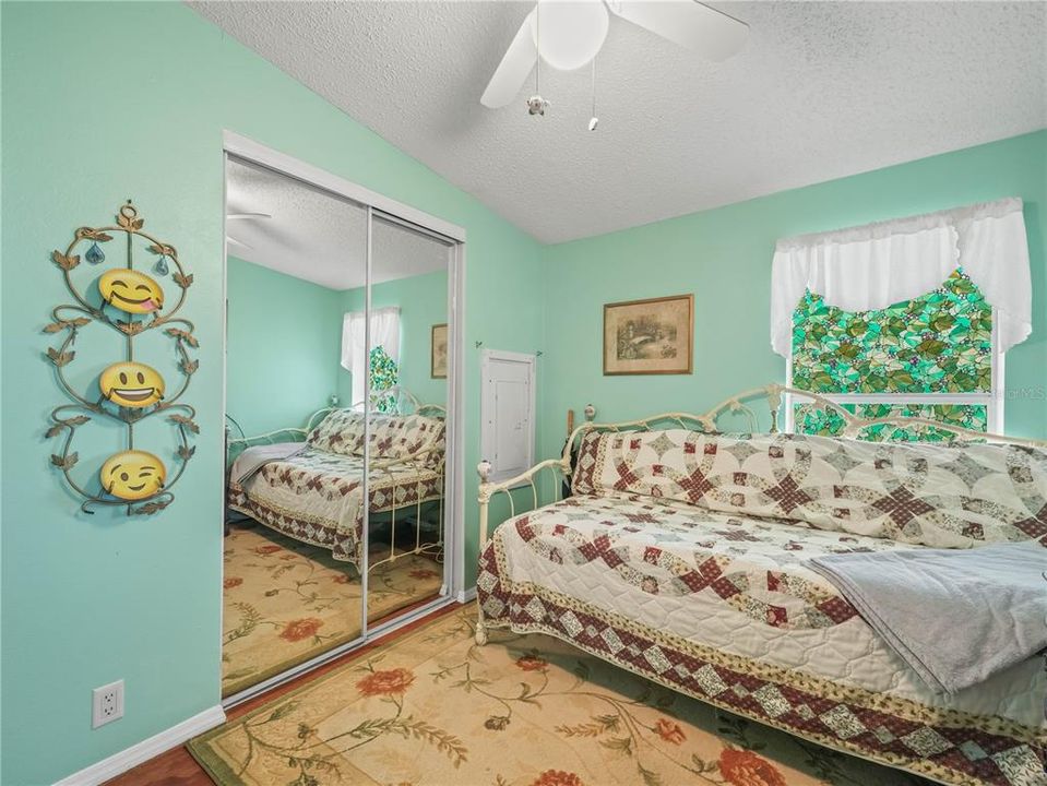 For Sale: $165,000 (2 beds, 2 baths, 864 Square Feet)