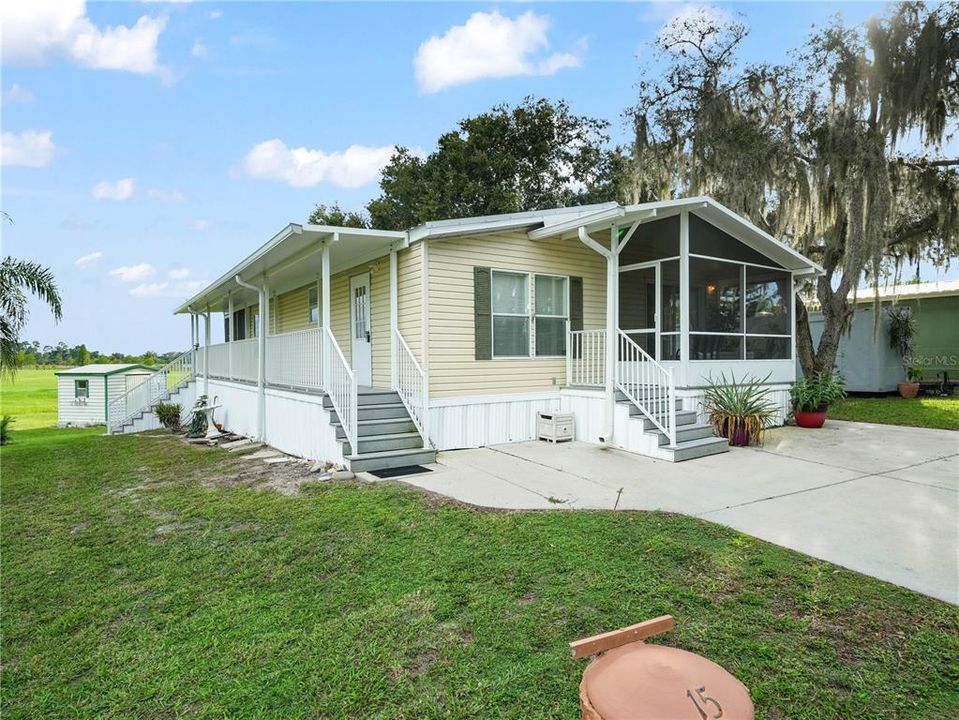 For Sale: $165,000 (2 beds, 2 baths, 864 Square Feet)
