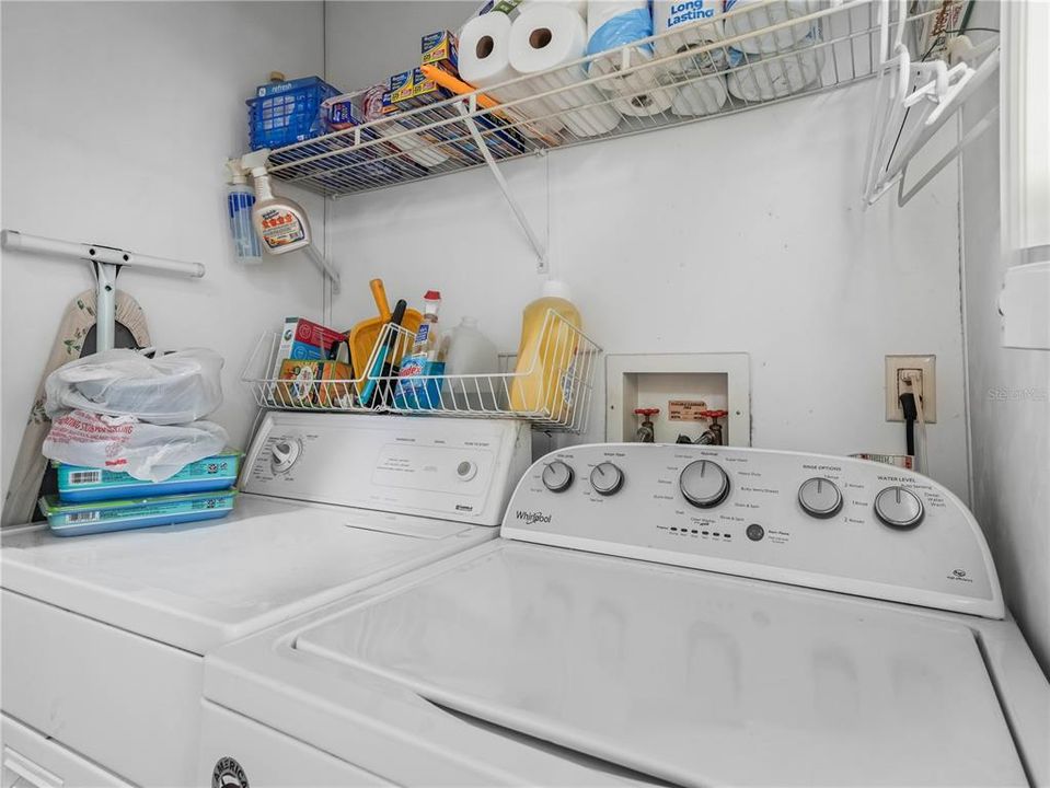 For Sale: $165,000 (2 beds, 2 baths, 864 Square Feet)