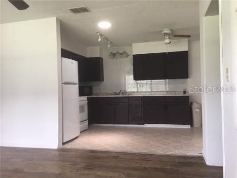 В аренду: $1,400 (3 спален, 2 ванн, 1306 Квадратных фут)