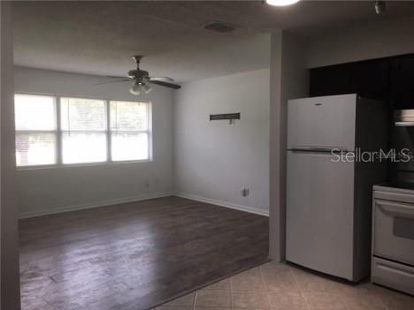 В аренду: $1,400 (3 спален, 2 ванн, 1306 Квадратных фут)