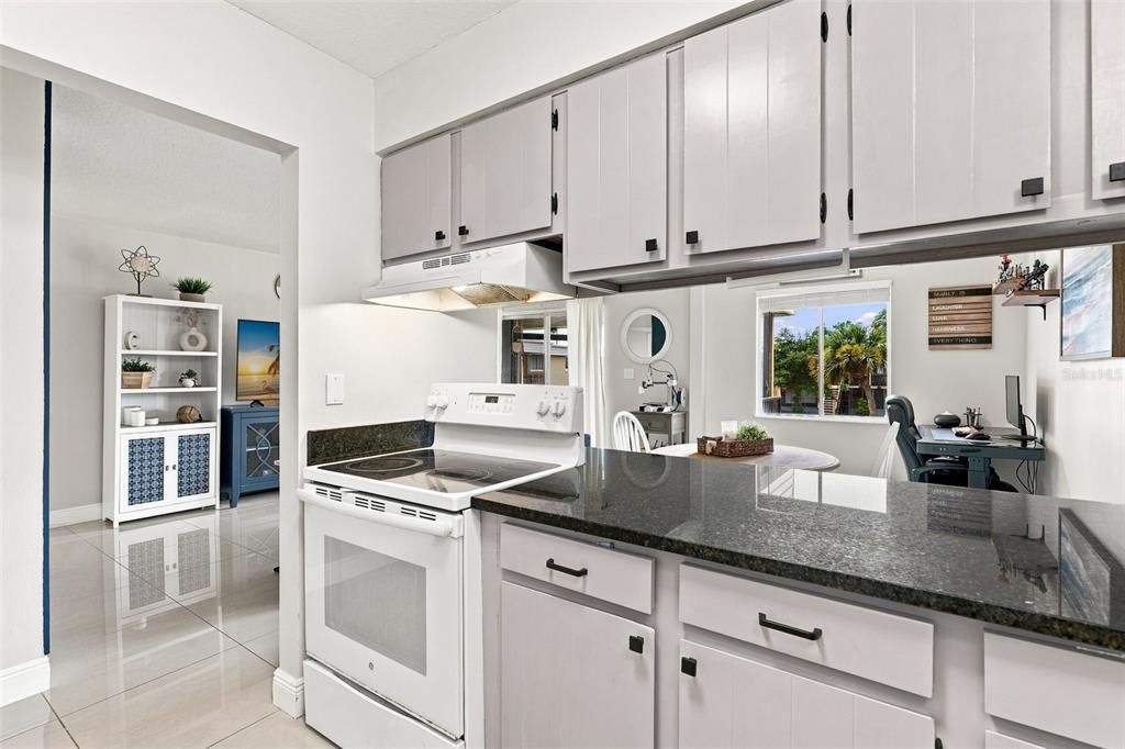 For Sale: $140,000 (1 beds, 1 baths, 644 Square Feet)