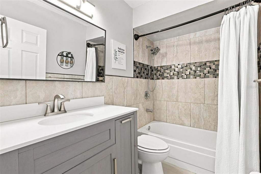 For Sale: $140,000 (1 beds, 1 baths, 644 Square Feet)