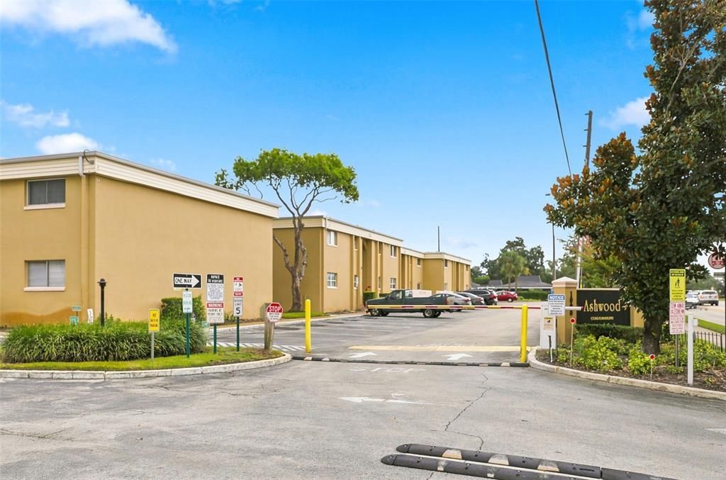 For Sale: $140,000 (1 beds, 1 baths, 644 Square Feet)