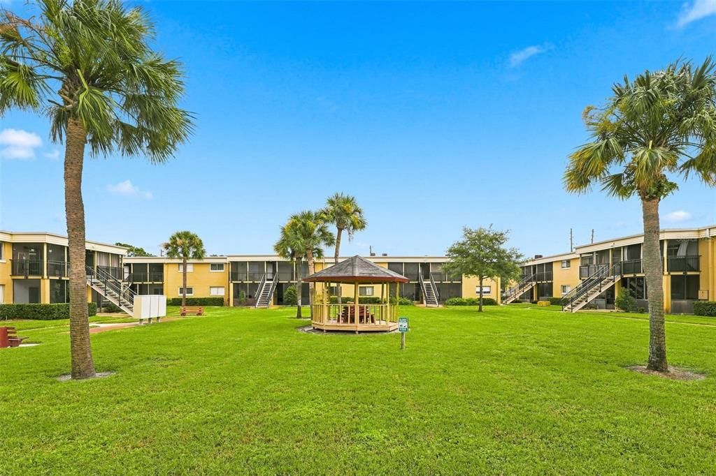 For Sale: $140,000 (1 beds, 1 baths, 644 Square Feet)