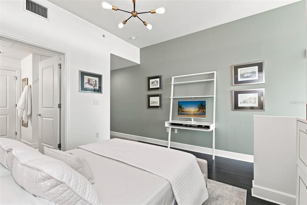 For Sale: $235,000 (1 beds, 1 baths, 644 Square Feet)