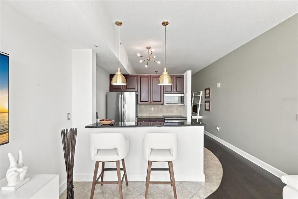 For Sale: $235,000 (1 beds, 1 baths, 644 Square Feet)