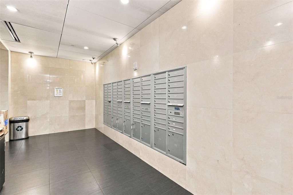 For Sale: $235,000 (1 beds, 1 baths, 644 Square Feet)