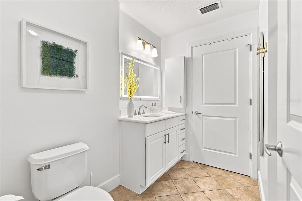 For Sale: $235,000 (1 beds, 1 baths, 644 Square Feet)