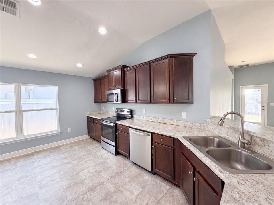 For Sale: $322,000 (4 beds, 2 baths, 1820 Square Feet)