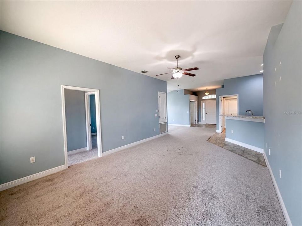 For Sale: $322,000 (4 beds, 2 baths, 1820 Square Feet)