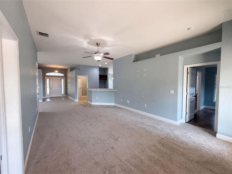 For Sale: $322,000 (4 beds, 2 baths, 1820 Square Feet)
