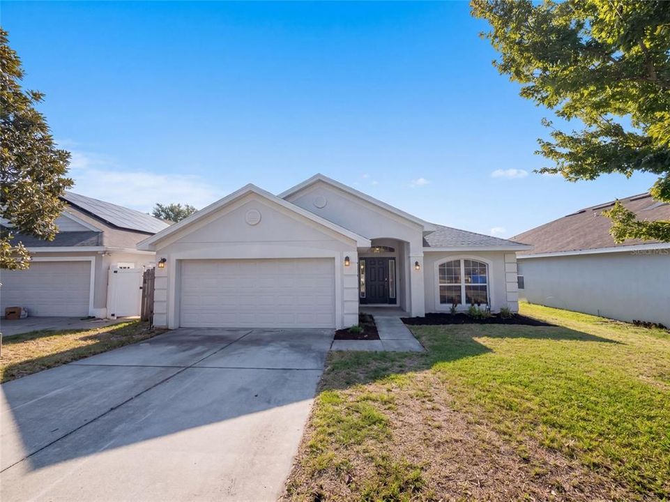 For Sale: $322,000 (4 beds, 2 baths, 1820 Square Feet)