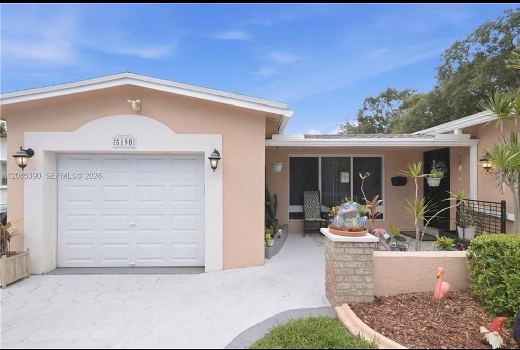 Recently Sold: $670,000 (3 beds, 2 baths, 2075 Square Feet)
