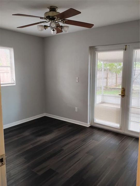 For Rent: $2,100 (2 beds, 1 baths, 932 Square Feet)