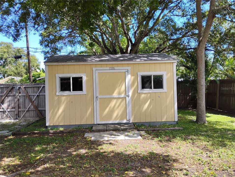 For Rent: $2,100 (2 beds, 1 baths, 932 Square Feet)