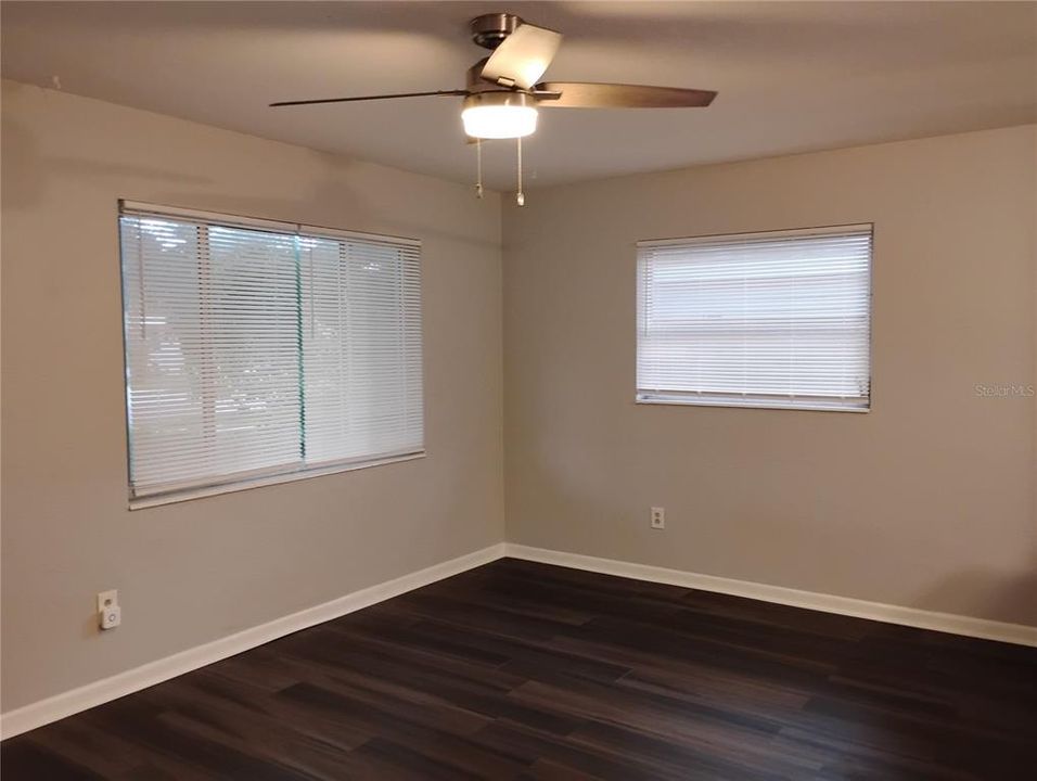 For Rent: $2,100 (2 beds, 1 baths, 932 Square Feet)