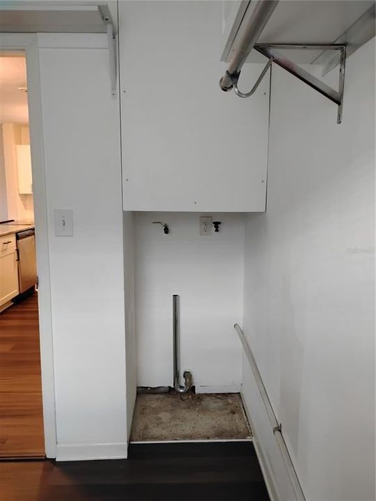 For Rent: $2,100 (2 beds, 1 baths, 932 Square Feet)