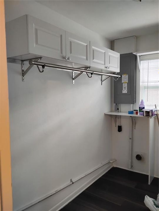 For Rent: $2,100 (2 beds, 1 baths, 932 Square Feet)