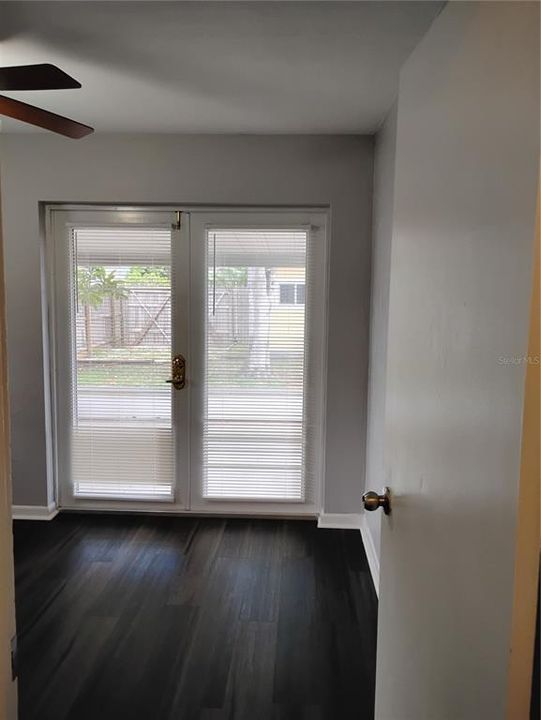 For Rent: $2,100 (2 beds, 1 baths, 932 Square Feet)