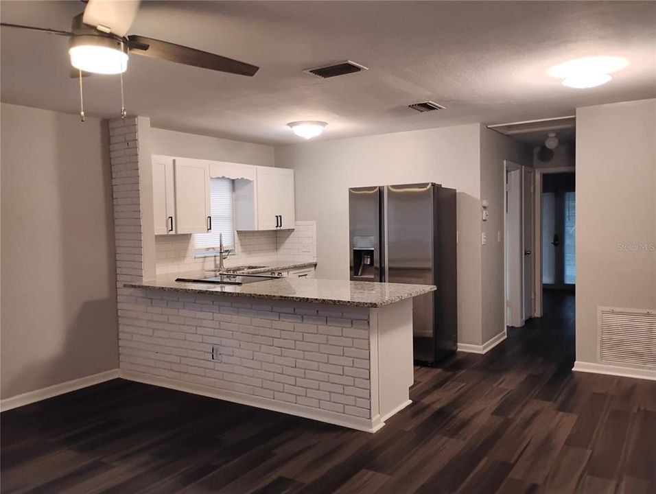 For Rent: $2,100 (2 beds, 1 baths, 932 Square Feet)