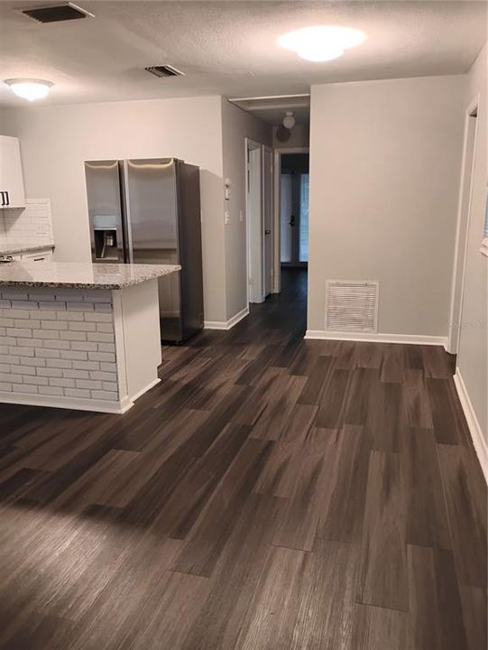 For Rent: $2,100 (2 beds, 1 baths, 932 Square Feet)