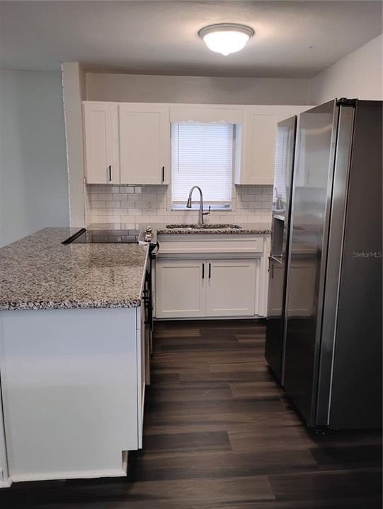 For Rent: $2,100 (2 beds, 1 baths, 932 Square Feet)