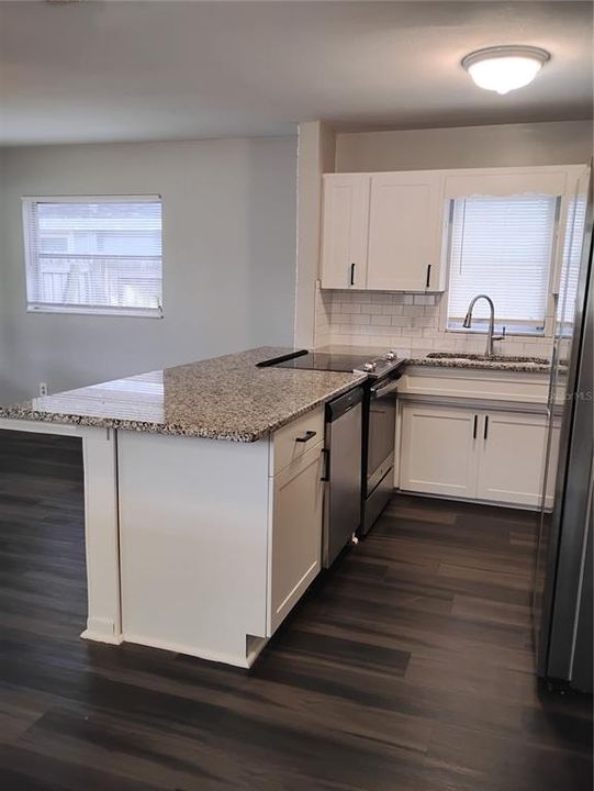 For Rent: $2,100 (2 beds, 1 baths, 932 Square Feet)
