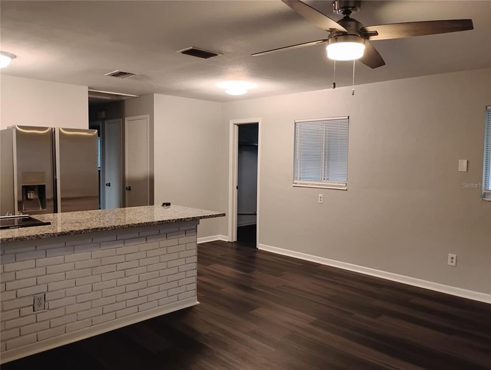 For Rent: $2,100 (2 beds, 1 baths, 932 Square Feet)