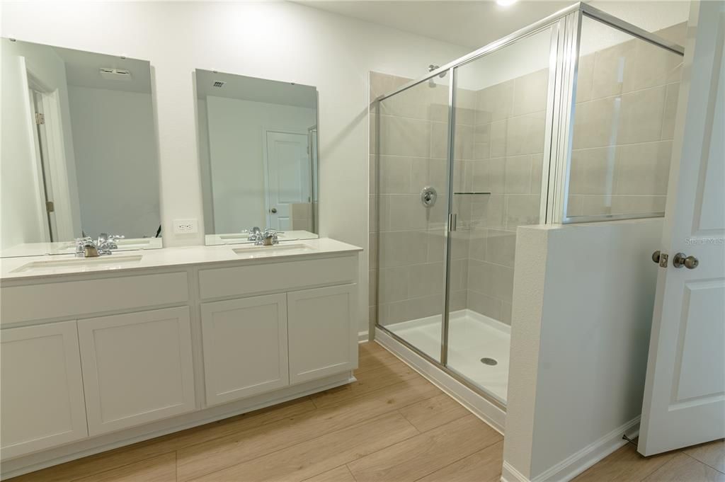 For Rent: $2,200 (3 beds, 2 baths, 1823 Square Feet)
