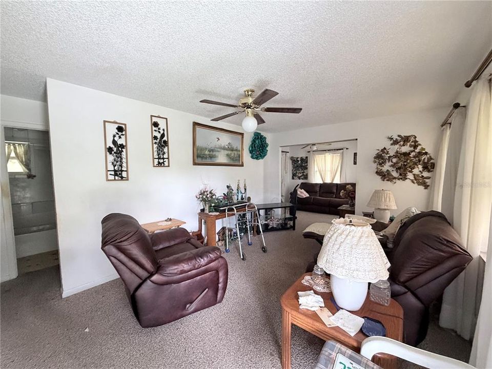 For Sale: $99,900 (2 beds, 1 baths, 780 Square Feet)