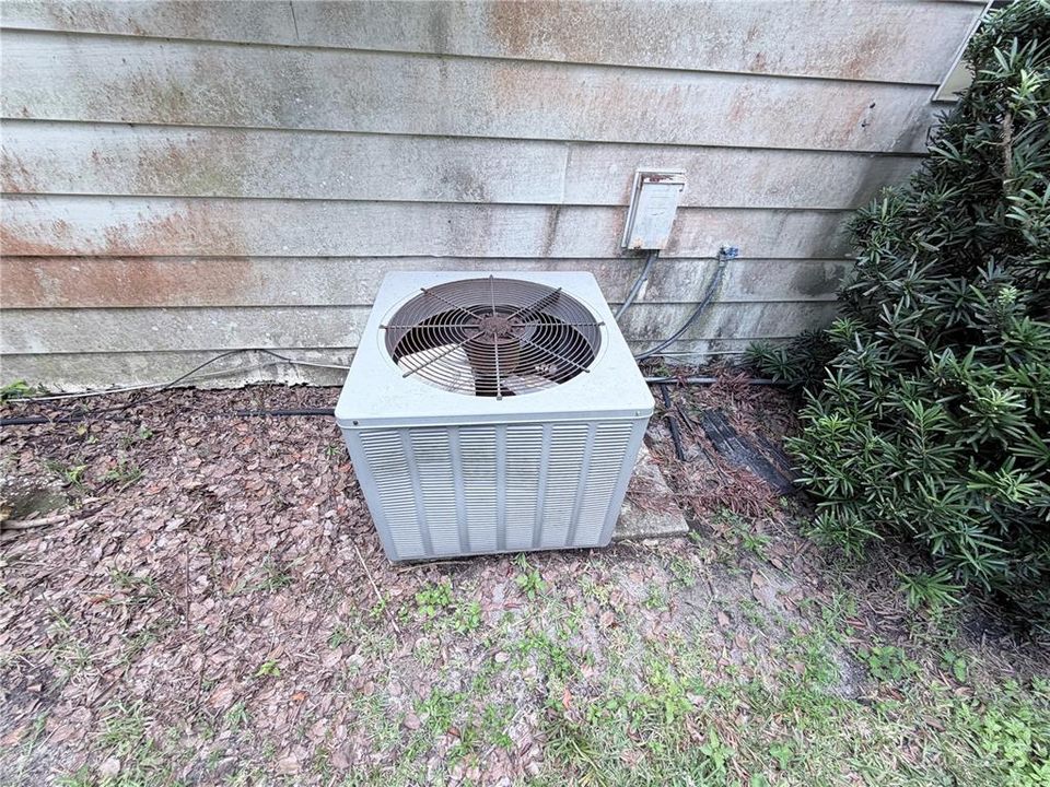 For Sale: $99,900 (2 beds, 1 baths, 780 Square Feet)
