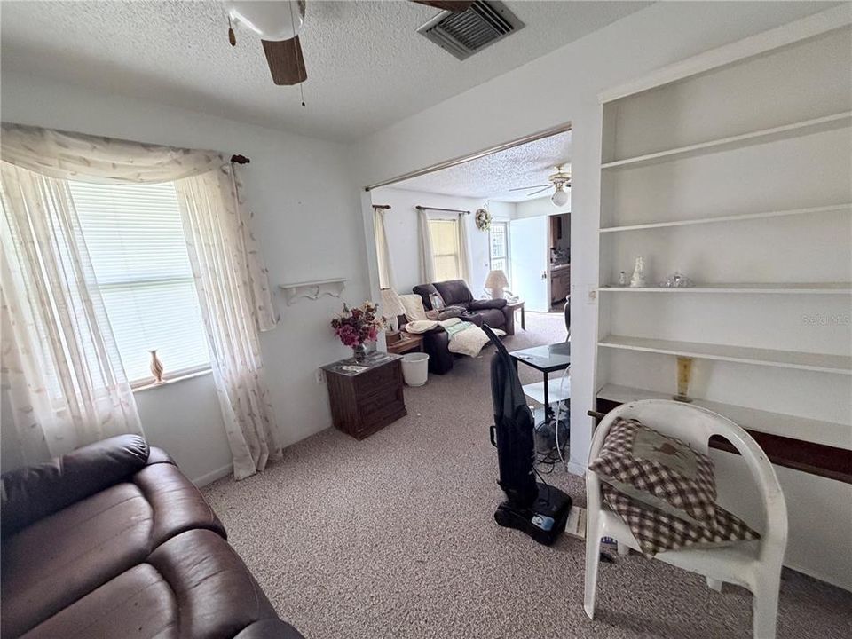 For Sale: $99,900 (2 beds, 1 baths, 780 Square Feet)