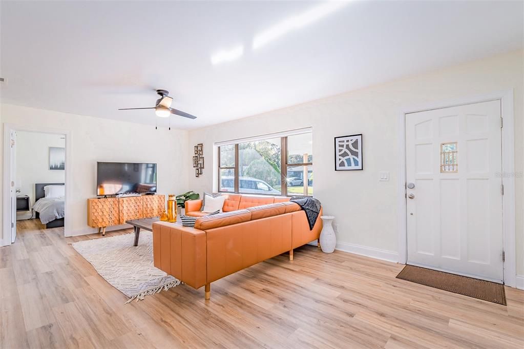 En Venta: $469,000 (4 camas, 2 baños, 1689 Pies cuadrados)