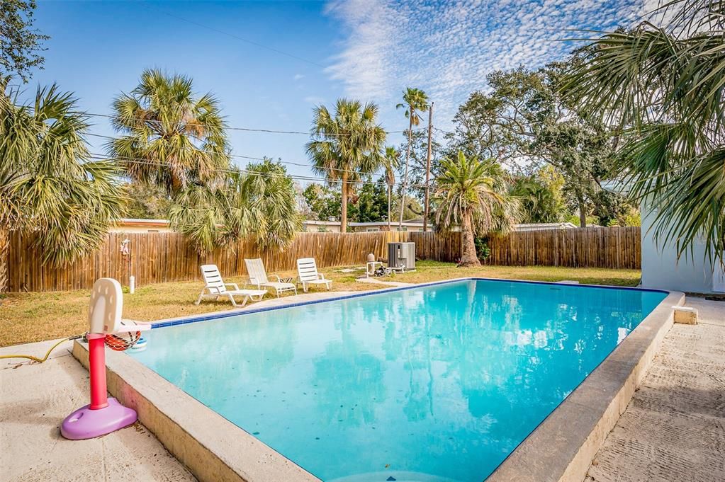En Venta: $469,000 (4 camas, 2 baños, 1689 Pies cuadrados)